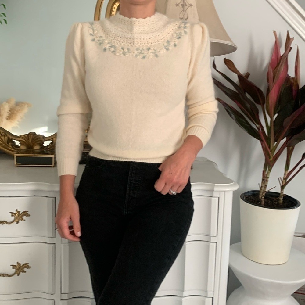 Susan Bristol Vintage lambswool embroidered sweater size S crochet luxury‎